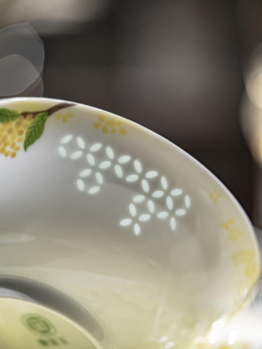 富玉 | 景德镇陶瓷餐具套装2025新款家用中式玲珑金桂浮光碗碟高颜值乔迁新居 商品图4