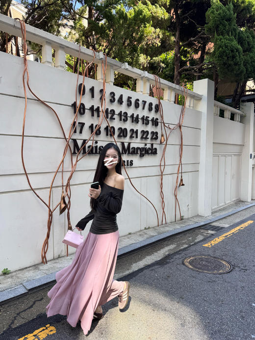 Read Nameless/深灰色褶皱腰打底衫+深粉色浪漫半裙 2025/9/18 商品图5