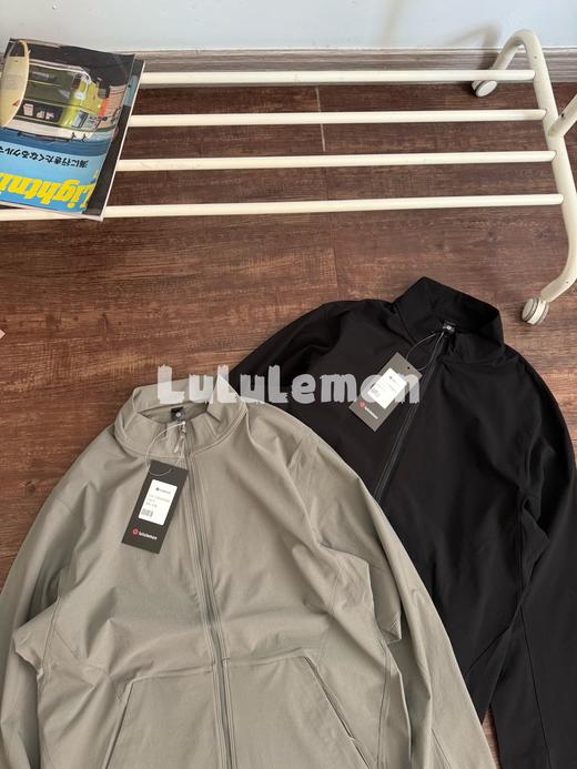 露露Lightweight Stretc男士轻盈版弹力夹克 商品图3