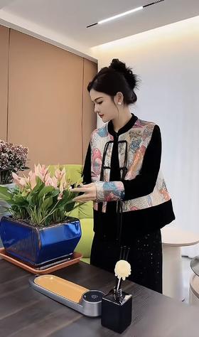 刚刚加的库存！！套装【秋上新】马甲➕长袖 8127重工精美提花刺绣新中式国风金丝绒两件套-喜出