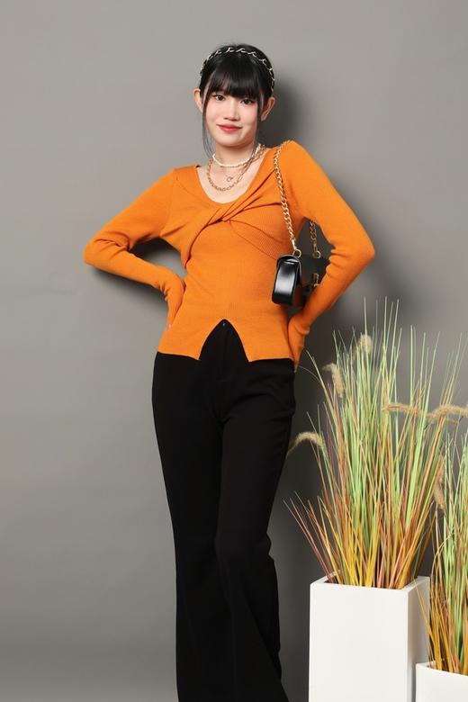 SIA SAYLOR 设计感扭结针织衫 16973 商品图2