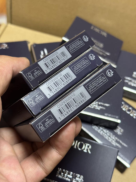 正品！法国原装进口！迪の奥凝脂恒久粉饼 柔雾养肤气垫粉底bb 商品图2