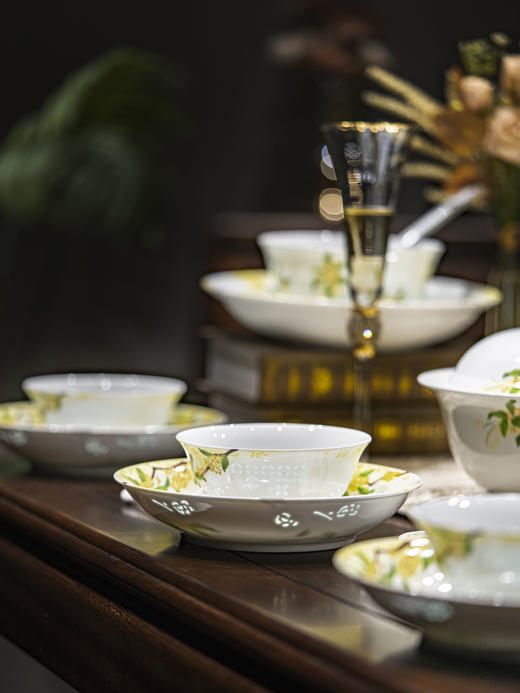 富玉 | 景德镇陶瓷餐具套装2025新款家用中式玲珑金桂浮光碗碟高颜值乔迁新居 商品图1