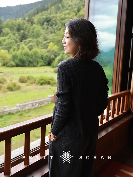 PETIT SCHAN小闪 CLO#905 Wrap lightly 轻裹 德国扬子纱无缝一体纯羊毛V领针织开衫 商品图1