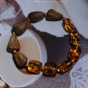 天然沉香+琥珀 设计款 手串 初秋氛围感 10mm+ 珠子 颜值和香气双治愈 是一条超级显白的手串 漂亮高级大气