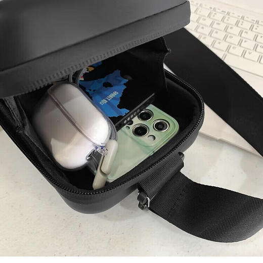 凯亚仕极丽好物系列斜跨通勤包KYS-B8921 黑色 商品图3