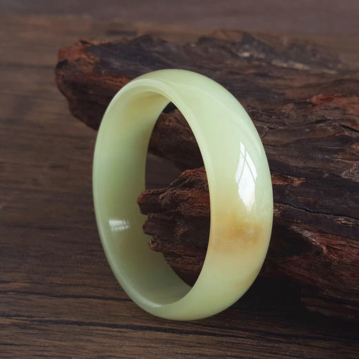 【天然正品】天然新疆正桩细腻油润度佳61号黄口料和田玉手镯120925NJS49 现售价：2680 商品图5