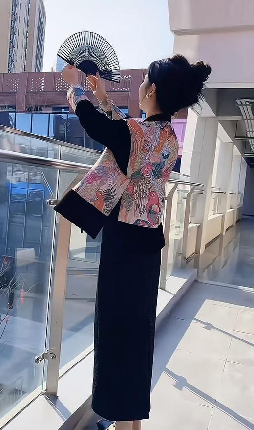 刚刚加的库存！！套装【秋上新】马甲➕长袖 8127重工精美提花刺绣新中式国风金丝绒两件套-喜出 商品图2