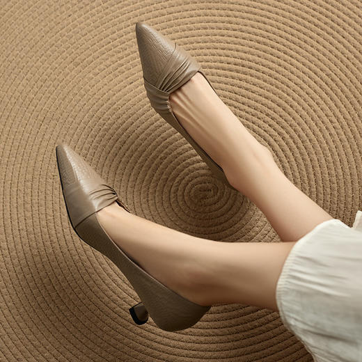 【预售5天】法式尖头小众设计感气质单鞋女鞋子中跟细跟时尚浅口低帮鞋HP&A2637 商品图1