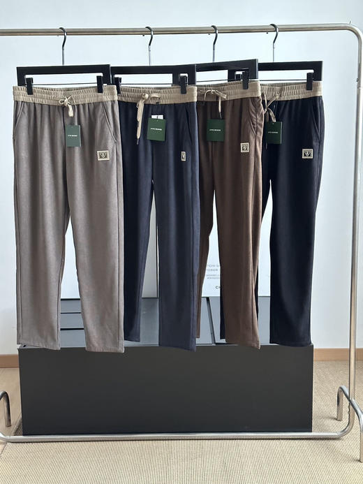 高端精品👊免烫系列❗高级品牌ANNE HOMME【男士撞色灯芯绒休闲裤】破价秒杀先到先得！数量有限❗️  ✅甄选优质面料，触感细腻柔和，上身舒适不紧绷，免熨免烫免打理！ 商品图3