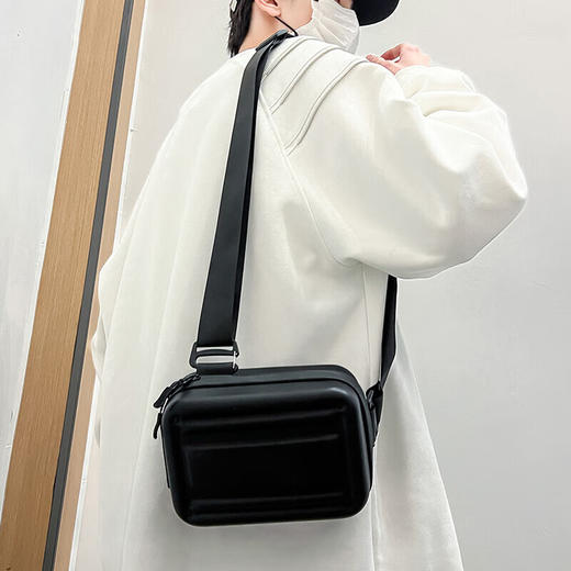 凯亚仕极丽好物系列斜跨通勤包KYS-B8921 黑色 商品图4