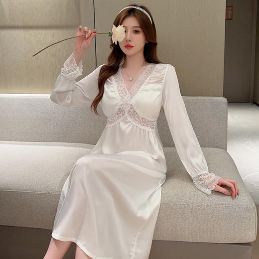 【法式浪漫❗️长袖蕾丝花边睡裙】自带胸垫，免穿文胸内衣，超显气质！超长网红春秋季睡裙女长袖冰丝睡衣 商品图4
