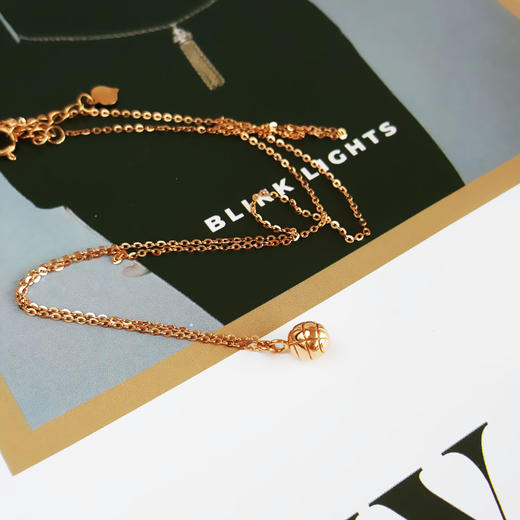 【天然正品】AU750玫瑰金时尚设计款手雷造型吊坠项链220825NJS19 现售价：1580特价！ 商品图4