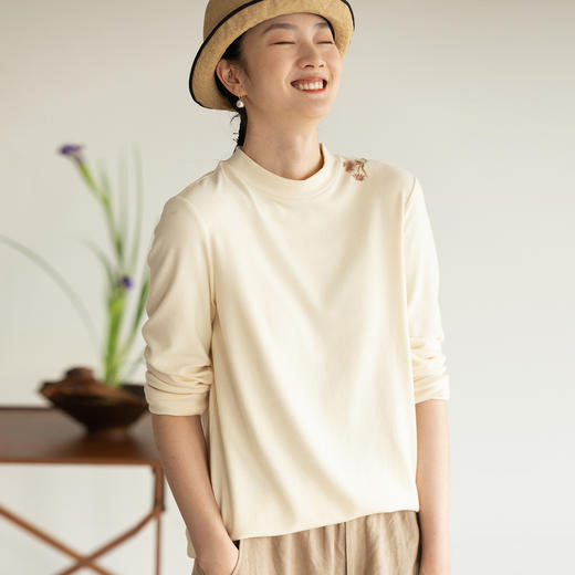 牧衣游原创 棉混纺手工刺绣T恤女秋新款保暖单穿可打底上衣 叁山 商品图0