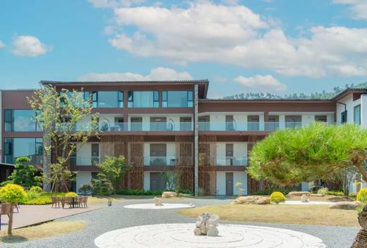 ★新品上线★ ￥888起/2间夜，竹海茶田环绕【茗静园·安吉禧乐山居度假酒店】尊享山景房+早餐，享户外无边泳池、茶海温泉、颂钵森林疗愈体验！另有庭院房/亲子滑梯房等可选，有效期至2025年12月30日 商品图2