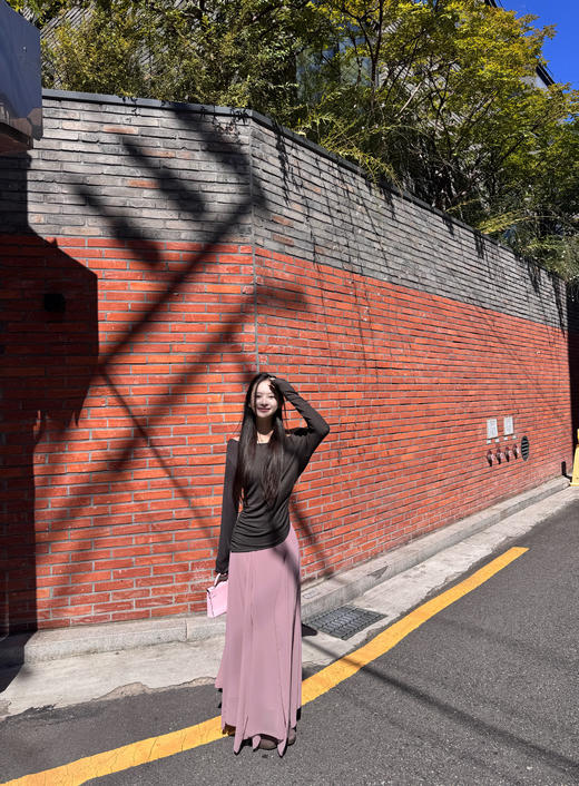 Read Nameless/深灰色褶皱腰打底衫+深粉色浪漫半裙 2025/9/18 商品图8