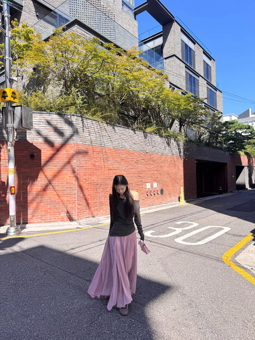 Read Nameless/深灰色褶皱腰打底衫+深粉色浪漫半裙 2025/9/18 商品图3