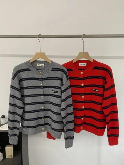 miumi*|缪系刺绣徽标羊毛混纺针织圆领 女士条纹学院风开衫小外套 商品图5