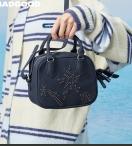 马得工地/MDGDBB253439/趣味涂鸦钉珠小皮包 商品图0