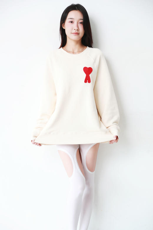 自带温柔滤镜呐，慵懒感绣花卫衣。胸口贴布刺绣圆领外套C091760 商品图12