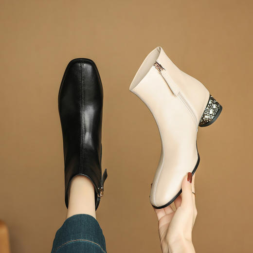 【预售5天】白色马丁靴女春秋季新款真皮小方头短靴粗跟加绒短筒及踝靴单靴子NJMK&K1767 商品图3