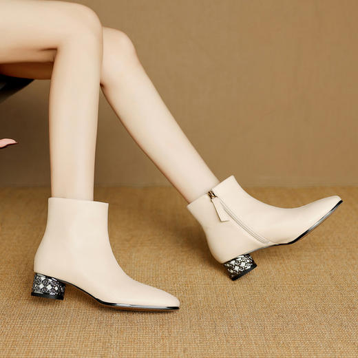 【预售5天】白色马丁靴女春秋季新款真皮小方头短靴粗跟加绒短筒及踝靴单靴子NJMK&K1767 商品图2