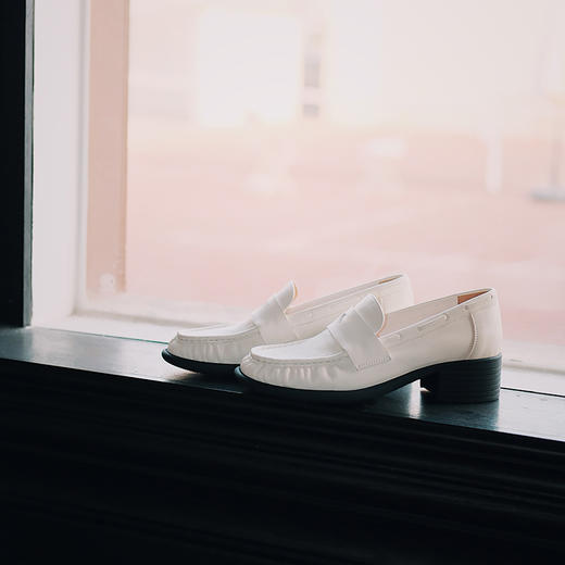 BIUCILI 优雅多色中跟复古百搭基础款粗跟乐福鞋 商品图2