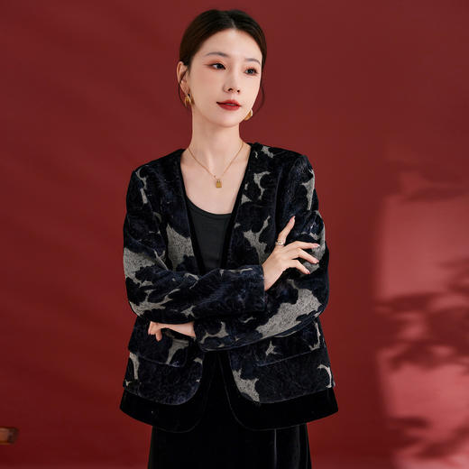 QS秋冬新款桑蚕丝丝绒外套简约日常款印花宽松遮肉显瘦女装1297 商品图1