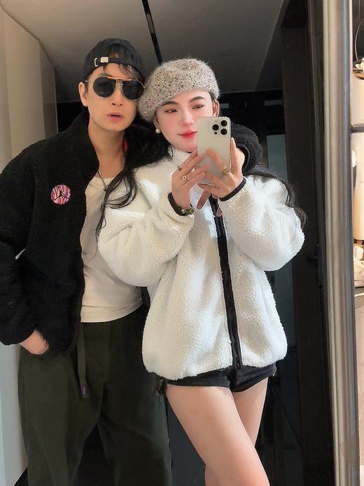 乔家羊羔绒标识立领拉链夹克外套（波哥黑色M码 蕾姐白色S） 商品图1