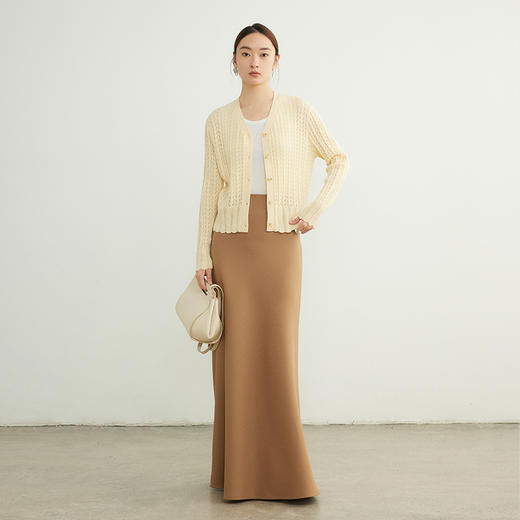 「自」全新升级【铂金会员257/天猫339/差价82】(05103)洛诗琳燕尾边V领镂空针织开衫2025秋季新款气质宽松羊毛外套 商品图3