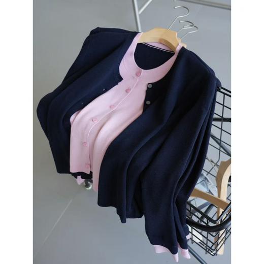 【MIU系高智假两件针织开衫】藏青拼粉假两件针织外套 叠穿的效果非常真实，简直是懒人必备 商品图2