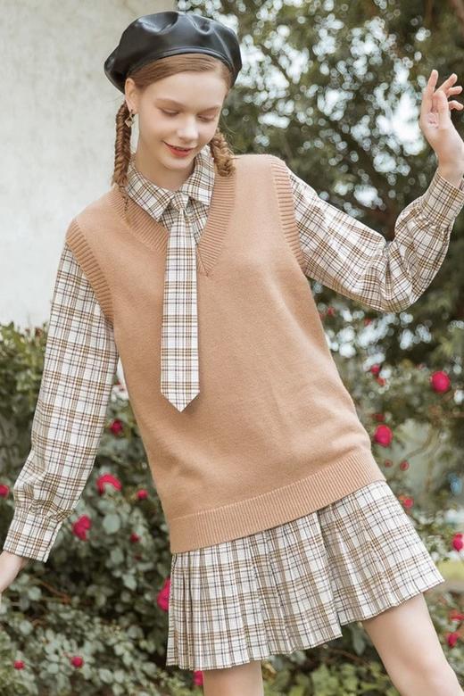 LAGOGO/拉谷谷 背心格纹针织学院风套装 18993 商品图5