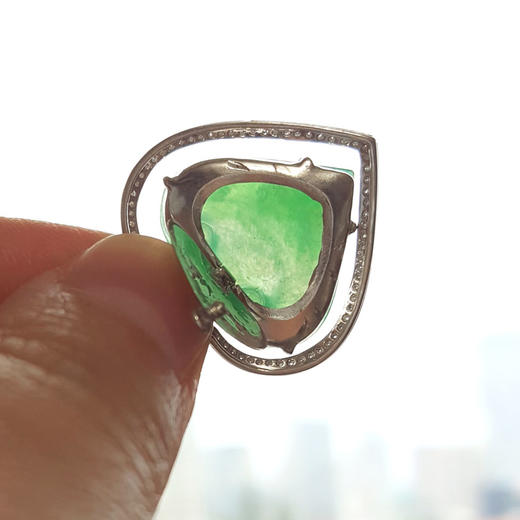 【天然正品】A货翡翠AU750精品白金豪镶钻镶天然细腻糯冰种满绿如意（万事如意）翡翠吊坠项链链长：45CM（长度可调节）女士170925XY01现售价：8880 商品图6