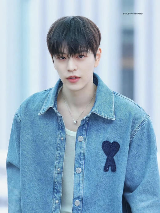 Am*i 品牌原单水洗钩针编织大爱心牛仔外套 商品图2