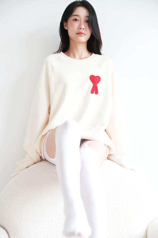 自带温柔滤镜呐，慵懒感绣花卫衣。胸口贴布刺绣圆领外套C091760 商品图9