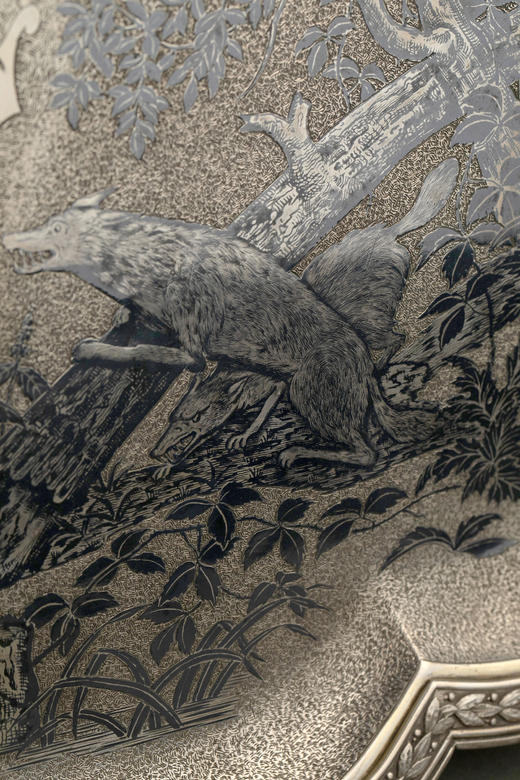 独角鹿西洋古董19世纪法国出品花押字母纹及森林狩猎主题纯银精雕嵌黑色合金双耳托盘 商品图5