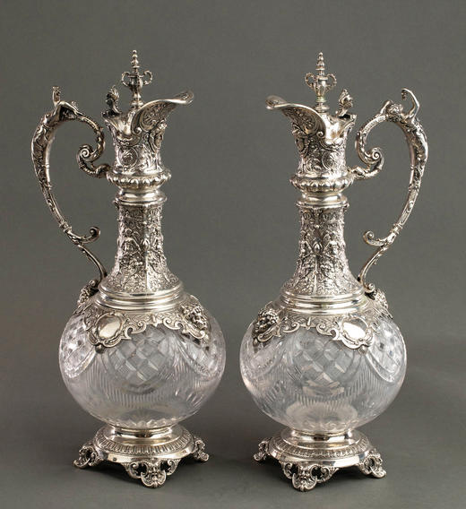 独角鹿西洋古董19世纪德国Posen工坊签名出品洛可可风格古典藤叶及人物主题纯银精雕装饰菱格纹切割玻璃单耳酒壶一对 商品图0