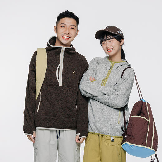 【品牌特惠】ACMEITEM爱棵米 户外亲子保暖抓绒连帽套头卫衣外套宽松上衣男女GAG3210655G/GAG3210685G 商品图1