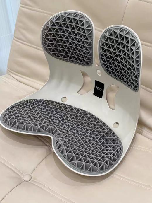 【护腰矫姿坐垫】顶博士护腰坐垫TPE升级款 人体工学设计 防驼矫姿 保护腰椎 背/腰/臀三位一体支撑 全垫可水洗 商品图9