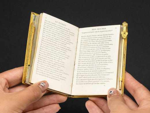 独角鹿西洋古董1818年代法国复辟时期出品天使卷叶纹铜鎏金精雕装饰母贝封面附日历诗集记事本 商品图5