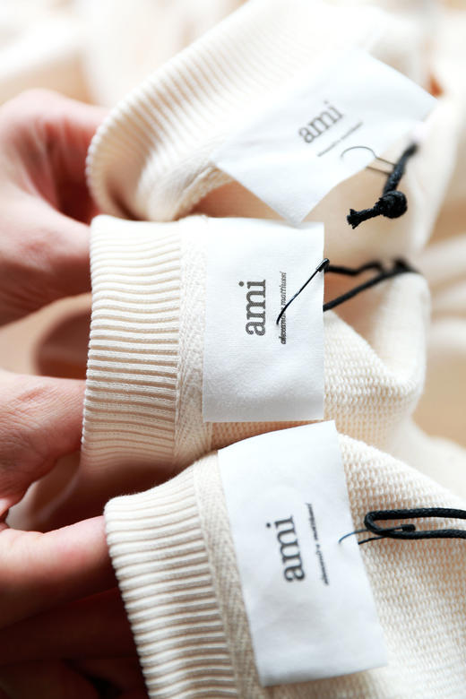 自带温柔滤镜呐，慵懒感绣花卫衣。胸口贴布刺绣圆领外套C091760 商品图1