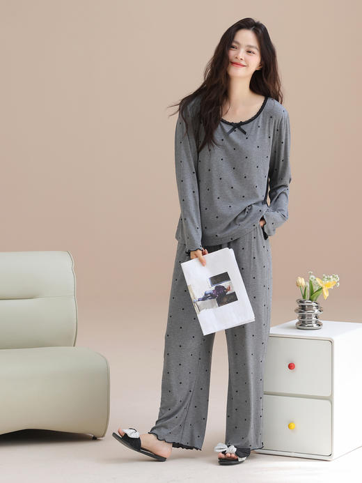 （预售7天左右。柔软亲肤，上身完全无束缚，高舒适感家居服套装！）带bra云朵棉波点家居服套装 超柔软睡衣女2025长袖秋冬季简约高级感蕾丝波点家居服套装 商品图3