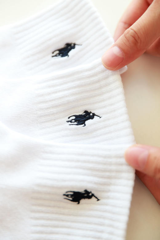 软支撑设计，放松整个脚掌。三双入毛巾底小标刺绣运动袜C091768 商品图3