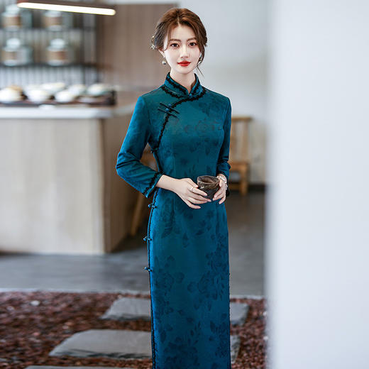 SC22059蓝色2025新款长款复合修身宴会气质年轻复古旗袍 商品图3