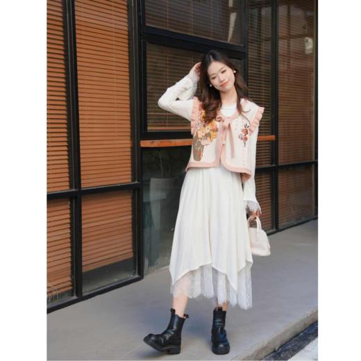 两三事 月雾流光2025秋季新款显瘦蕾丝拼接不规则下摆连衣裙气质 商品图3