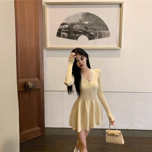 【秋冬新款❗️辣妹性感针织连衣裙】又纯又欲，收腰显瘦，柔软舒适，仙气十足！修身长袖蕾丝风收腰A字裙子短裙 商品图3