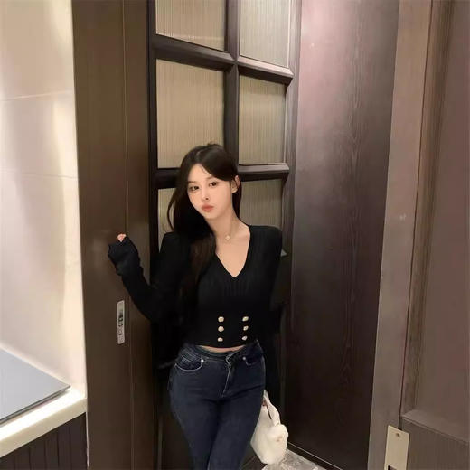 【超美❗️纯欲风收腰针织衫】修身显瘦，轻盈柔软，细腻温柔，辣妹长袖短款秋冬风紧身显瘦毛衣修身打底白色上衣 商品图1