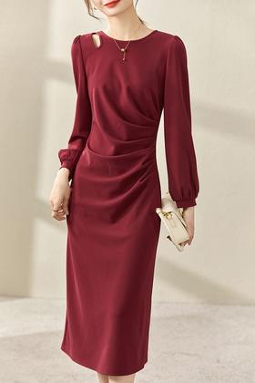 SENTUBILA尚都比拉 肩部镂空优雅褶皱连衣裙 19009