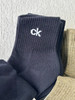原单正品 CK 男女款 加厚毛圈底纯棉中筒袜袜子长袜 小k袜，柔软舒适吸汗防臭，加厚毛巾底，出口单~原单！一卡5双，带卡纸！
三色 藏青 麻绿色  褐绿色
适合37-44尺码 商品缩略图4
