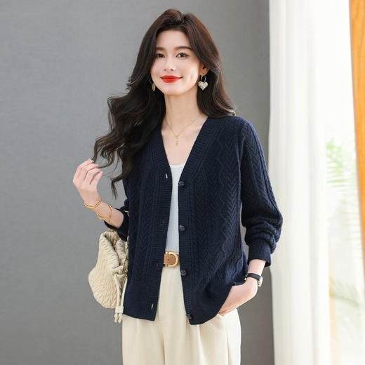 春秋季外套女士2025新款V领小个子宽松显瘦提花针织开衫短款上衣 商品图2
